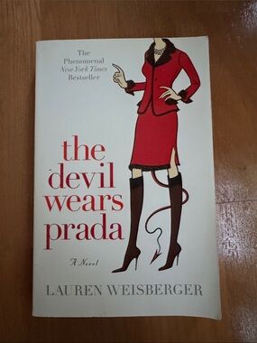 The Devil Wears Prada by Lauren Weisberger - Red & Black Cover